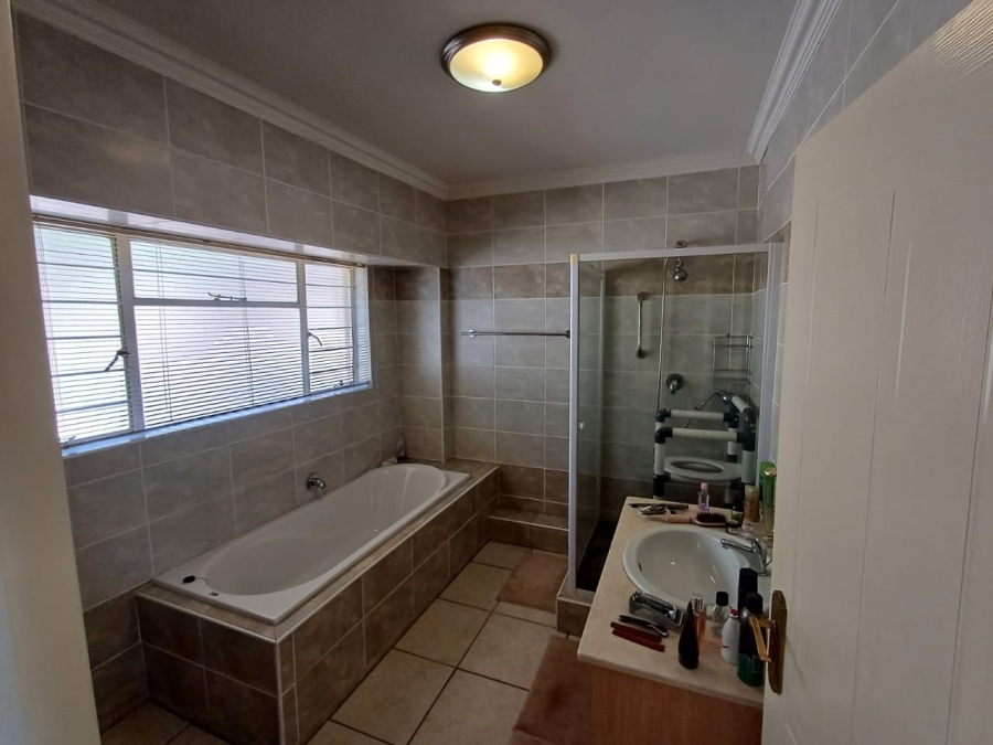 4 Bedroom Property for Sale in Kosmos North West